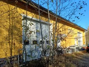 Myydään ulosmitattu halli/varastorakennus (n. 406 m2, osittain keskeneräinen) vuokratontilla, Mikkelin Silvastista