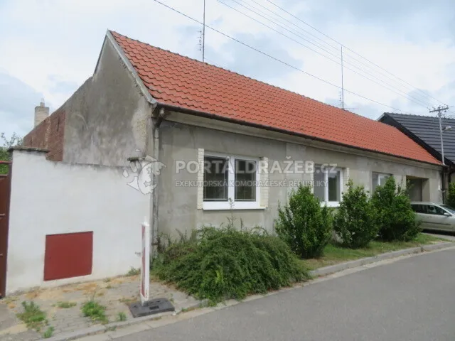 Dražba podílu id. 1/12 na RD se zahradou v obci Vracov, okres Hodonín