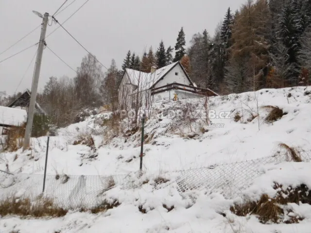 Rodinný dům s pozemky v obci Nejdek, Karlovy Vary