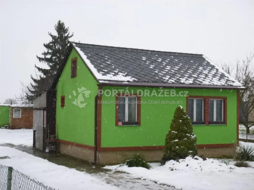Ideální spoluvlastnický podíl ve výši 1/3 rodinného domu dále pozemek a nádvoří a zahrada a pozemek v k.ú. Byškovice, obec Neratovice okres Mělník
