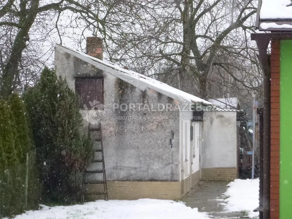 Ideální spoluvlastnický podíl ve výši 1/3 rodinného domu dále pozemek a nádvoří a zahrada a pozemek v k.ú. Byškovice, obec Neratovice okres Mělník