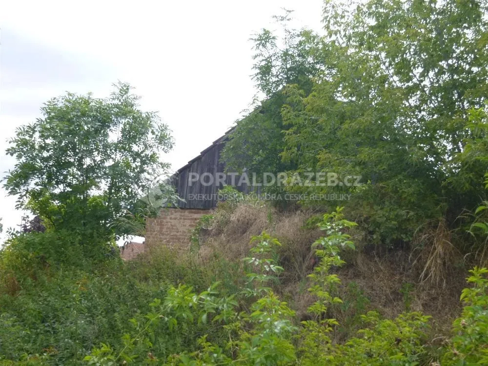 Rodinný dům a garáž v Mělnickém Vtelnu, okr. Mělník