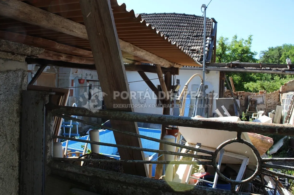 Spoluvlastnický podíl 1/3 k rodinnému domu s pozemky v obci Tulešice, okres Znojmo