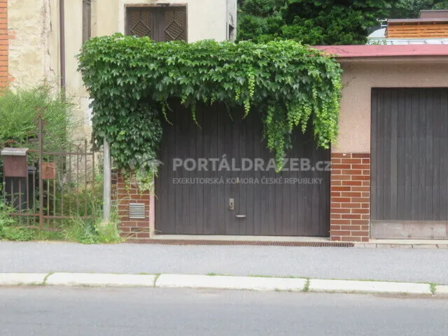 Dražba spoluvlastnického podílu ve výši 1/3 na rodinném domě s garáží a se zahradou v Jablonci nad Nisou