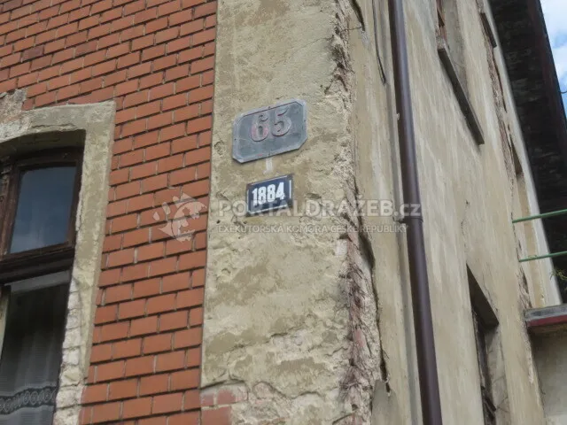 Dražba spoluvlastnického podílu ve výši 1/3 na rodinném domě s garáží a se zahradou v Jablonci nad Nisou