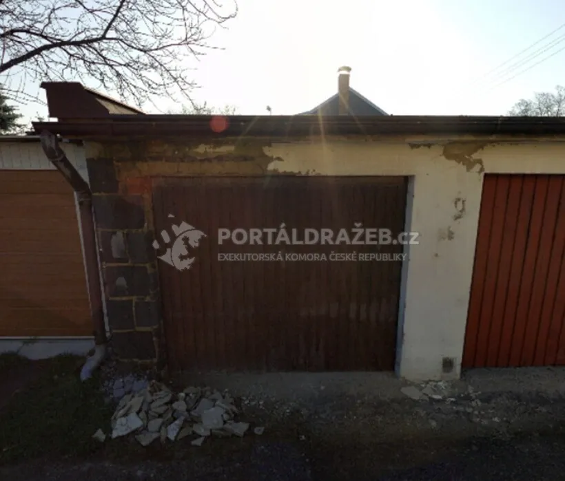 spoluvlastnický podíl 1/2 ke garáži v obci Teplice - Sobědruhy