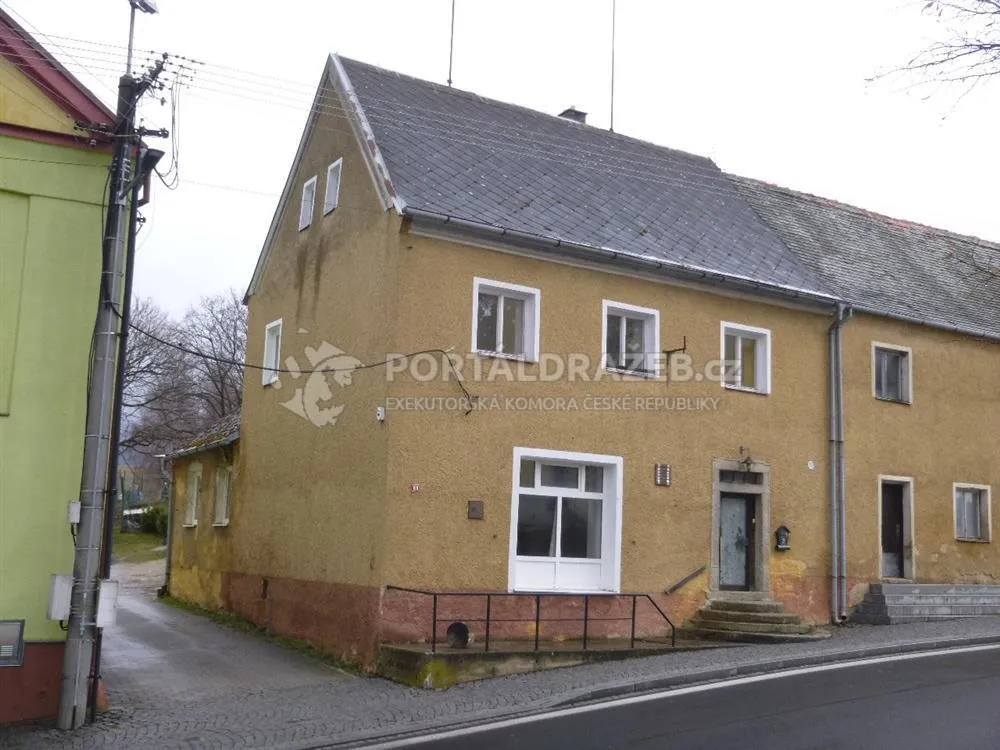 Spoluvlastnický podíl 1/2 na rodinném domu č.p. 198 v k.ú. Dolní Žandov, Cheb