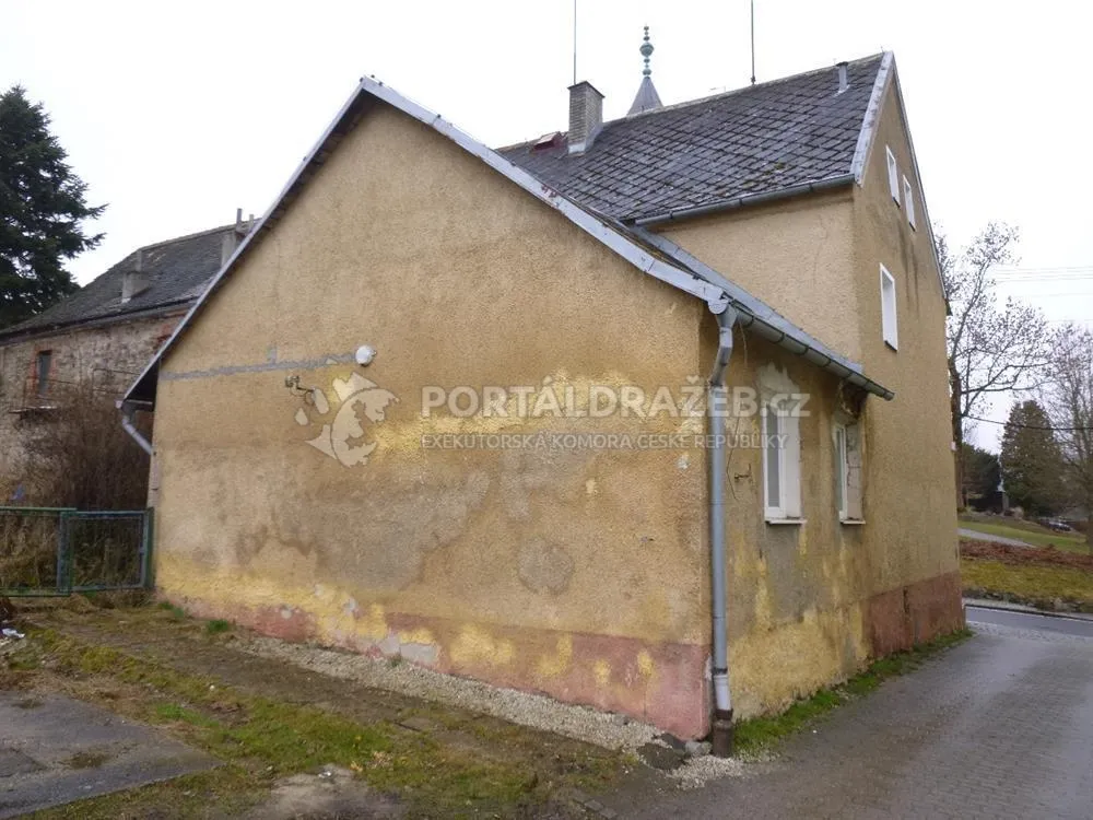 Spoluvlastnický podíl 1/2 na rodinném domu č.p. 198 v k.ú. Dolní Žandov, Cheb