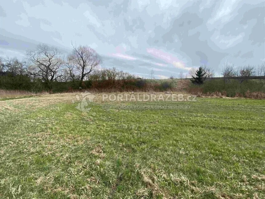 Pozemek o velikosti 823m2, Urbaneč