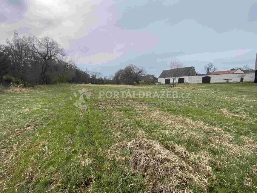 Pozemek o velikosti 823m2, Urbaneč