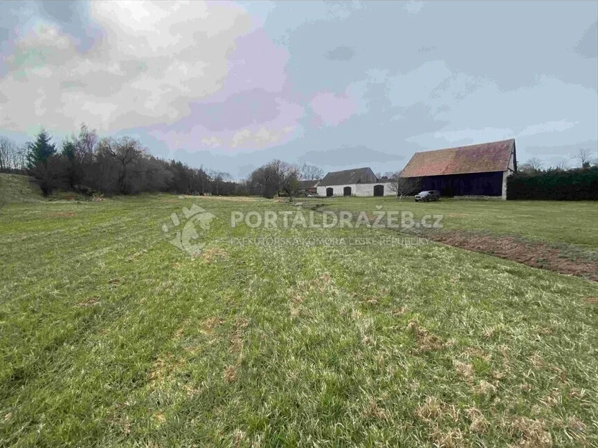 Pozemek o velikosti 823m2, Urbaneč