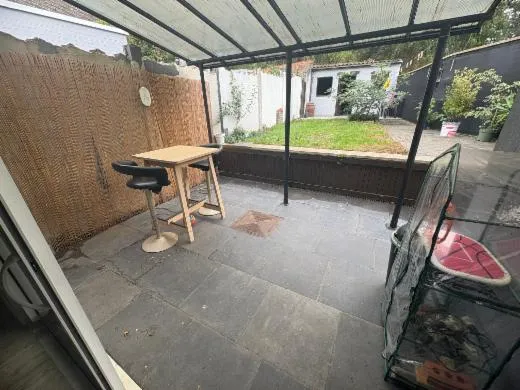 Maison avec jardin.