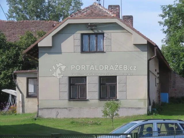 Dražba spoluvlastnického podílu ve výši 1/2 na zem. usedlosti se zahradou v obci Sovolusky, okr. Pardubice