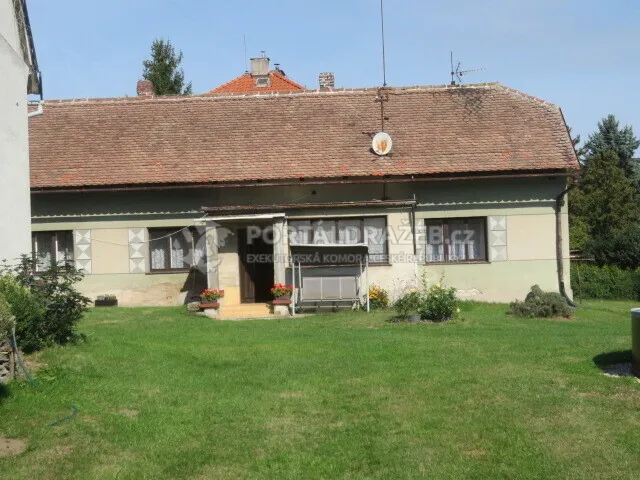 Dražba spoluvlastnického podílu ve výši 1/2 na zem. usedlosti se zahradou v obci Sovolusky, okr. Pardubice