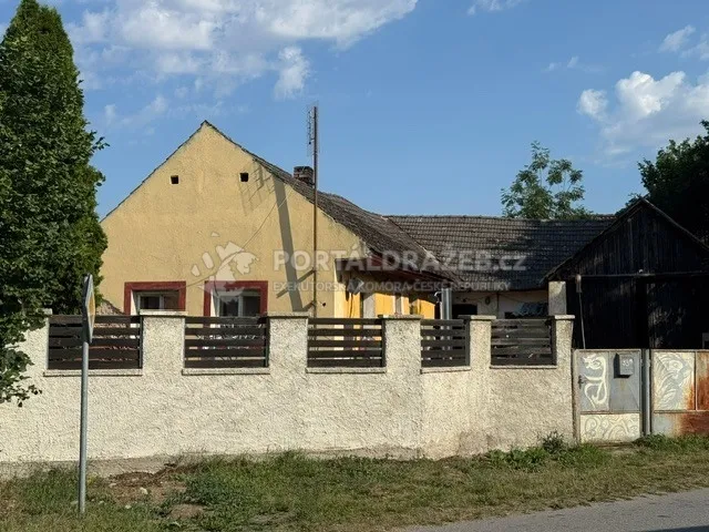 Rodinný dům č.p. 33, k.ú. Horní Slověnice, obec Lišov