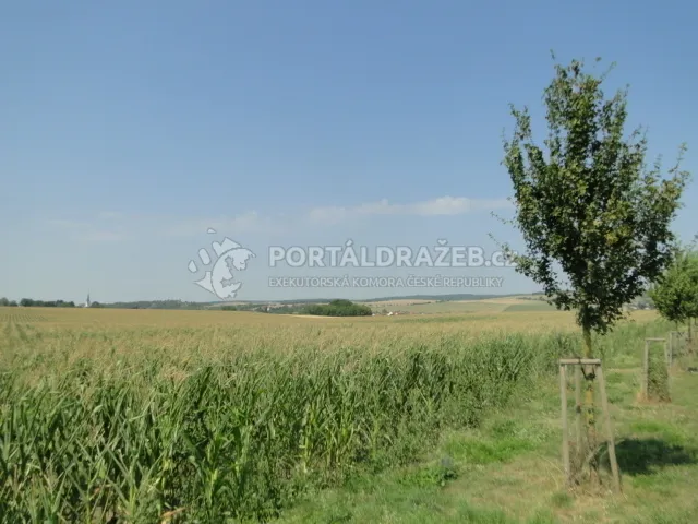 id. 1/8 pozemků v Sivicích, okr. Brno - venkov