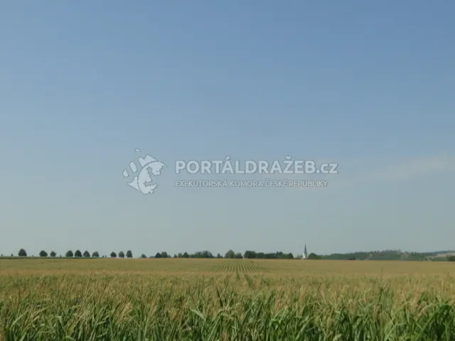 id. 1/8 pozemků v Sivicích, okr. Brno - venkov
