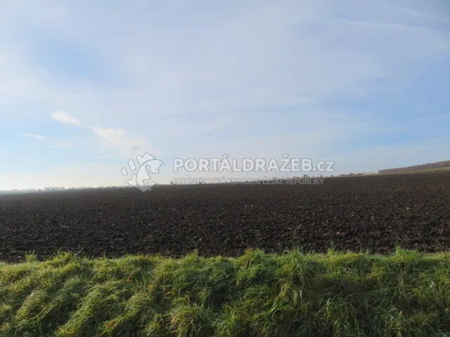 Podíl 1/5 orné půdy v obci Dobšice