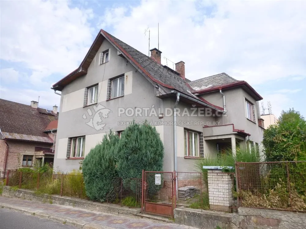Dražba spoluvlastnického podílu ve výši 1/6 na rodinném domě se zahradou, okres Lomnice nad Popelkou