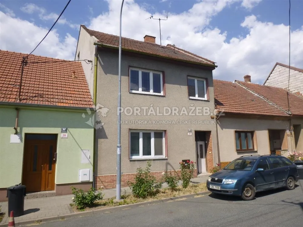 Dražba id. 1/2 pozemku p.č. 424 - zastavěná plocha a nádvoří, jehož součástí je stavba Chrlice č.p.339 rod. dům, a pozemku p.č. 425 - zahrada