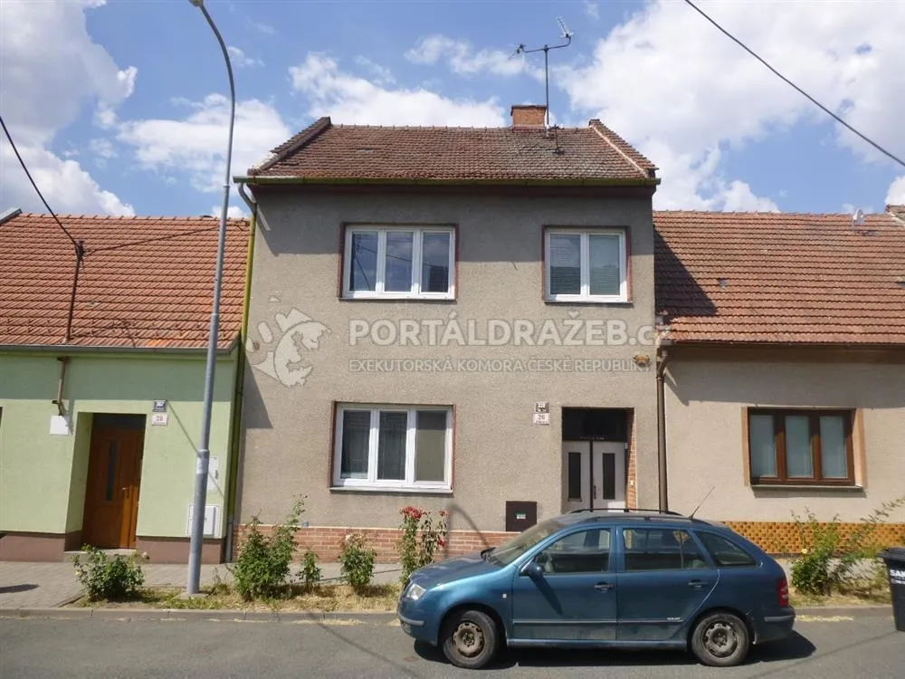 Dražba id. 1/2 pozemku p.č. 424 - zastavěná plocha a nádvoří, jehož součástí je stavba Chrlice č.p.339 rod. dům, a pozemku p.č. 425 - zahrada