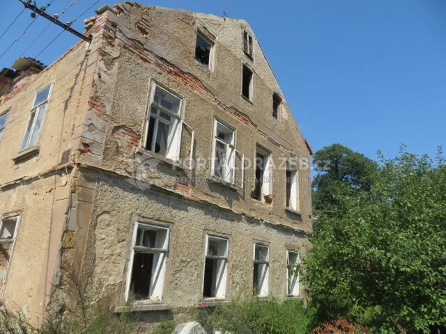 Samostatně stojící bytový dům č.p. 226, Krásná Lípa