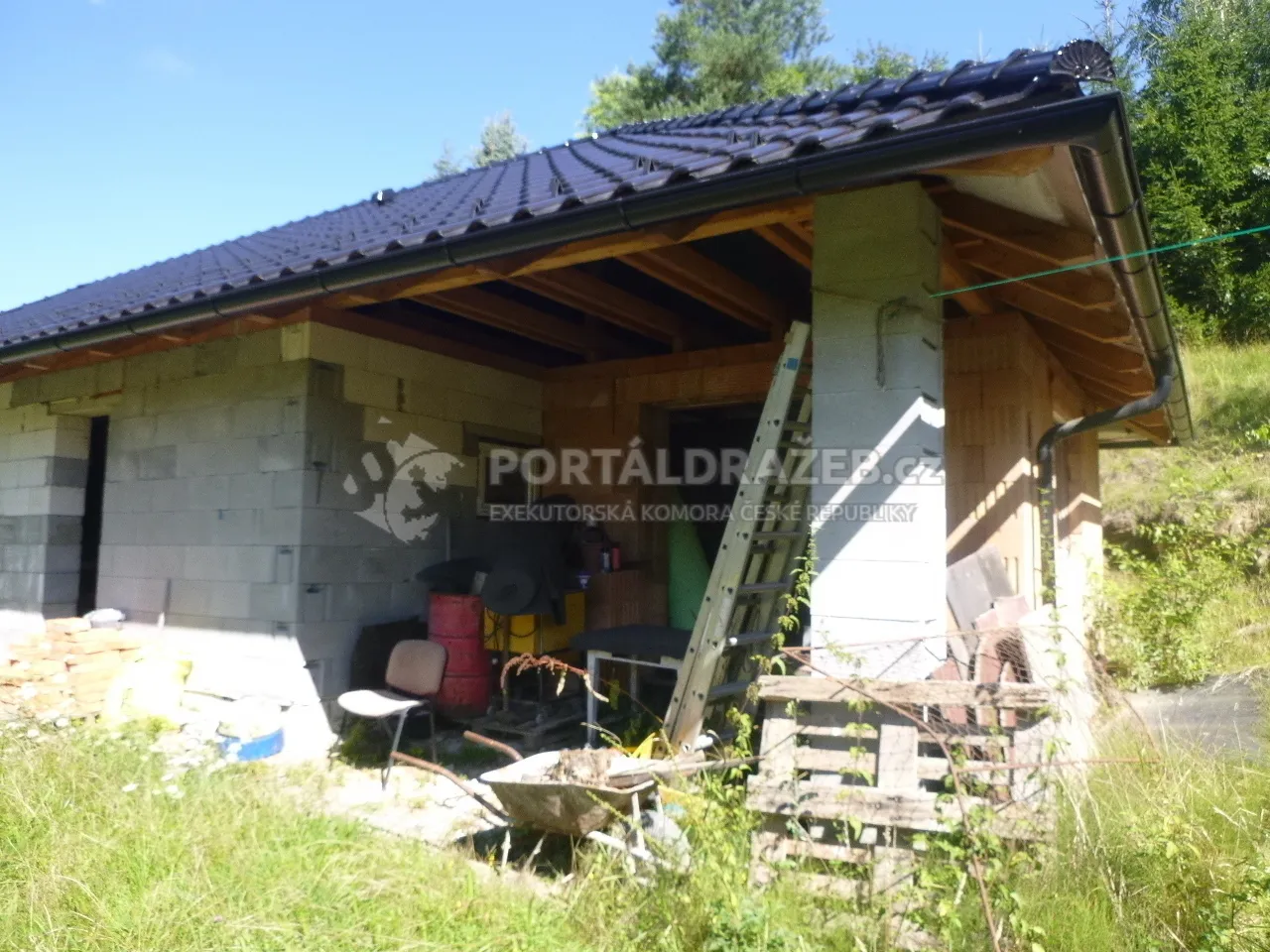 Rodinný dům a pozemek s neevidovaným objektem v obci Vsetín, okres Vsetín