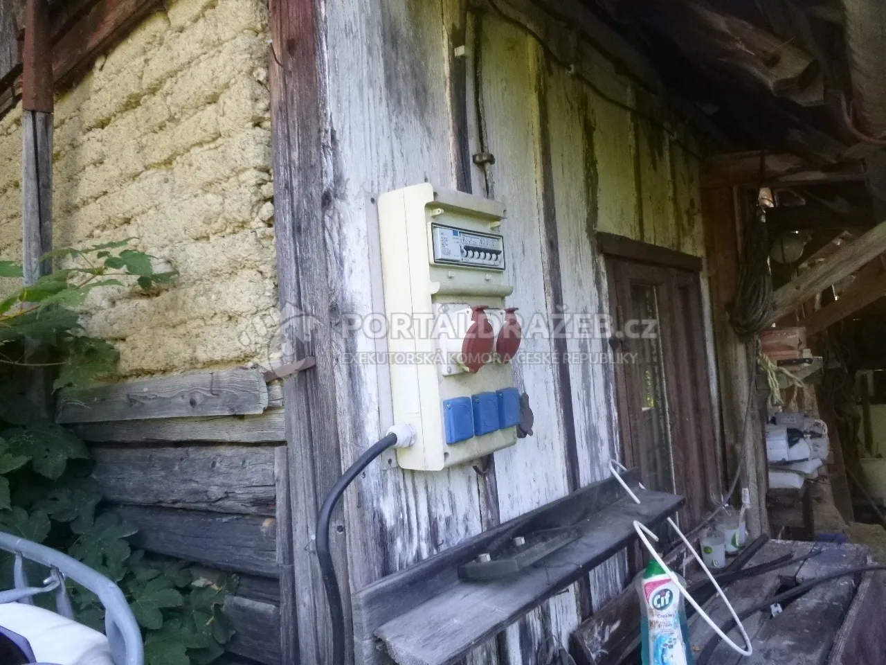 Rodinný dům a pozemek s neevidovaným objektem v obci Vsetín, okres Vsetín