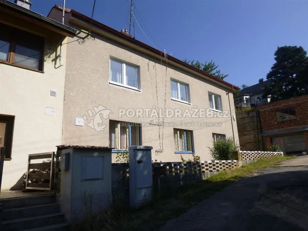 Dražba spoluvlastnického podílu ve výši 1/8 na rodinném domě se zahradou, okres Brno-venkov