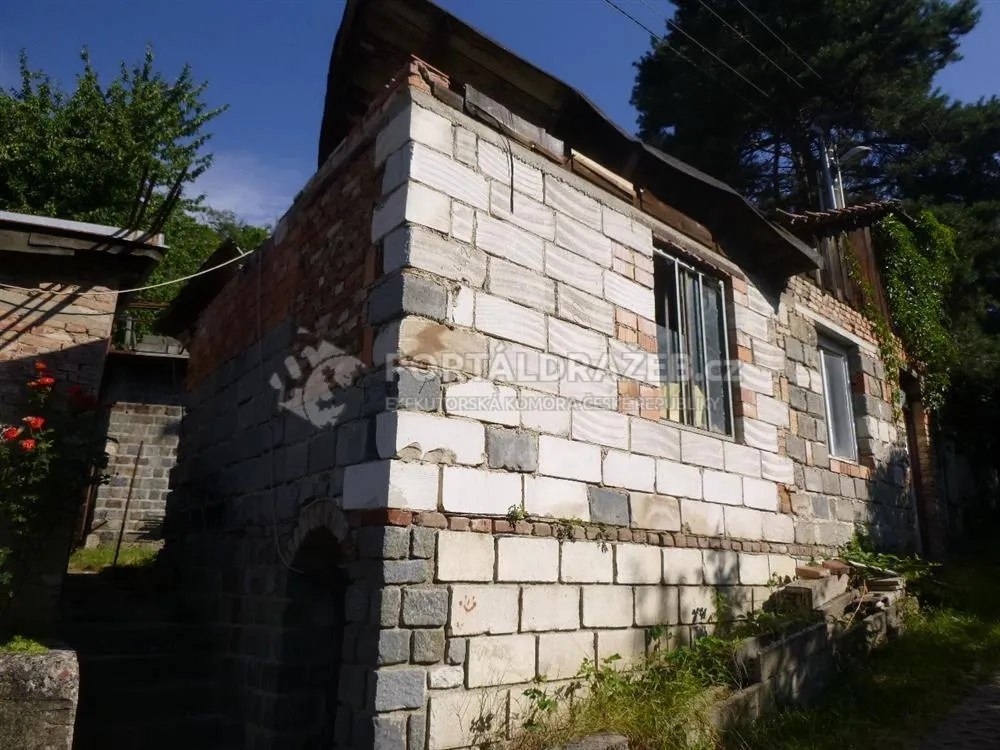 Dražba spoluvlastnického podílu ve výši 1/8 na rodinném domě se zahradou, okres Brno-venkov