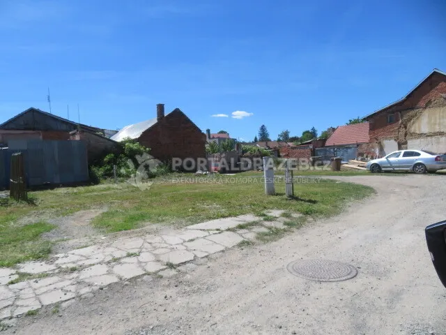 Dražba nezastavěných pozemků v Dobromilicích.