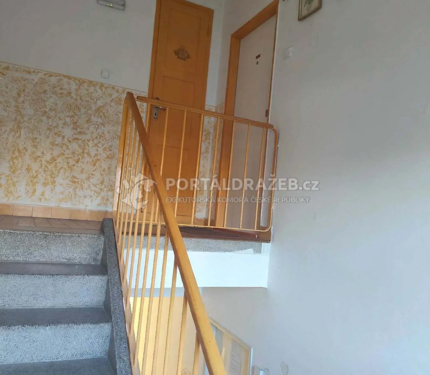 Byt 2+1 se sklepními prostory a společným dvorem