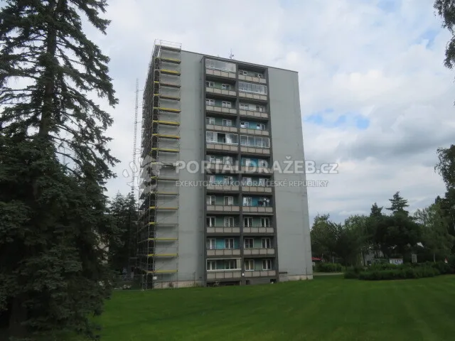 Byt 4 + 1 v Třinci, Lidická 529, užitná plocha 78 m2 (+ lodžie 14 m2 a sklepní kóje 2,9 m2), s podílem na nebytovém prostoru