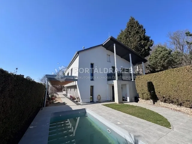 Rodinný dům o velikosti 639m2, Strakonice