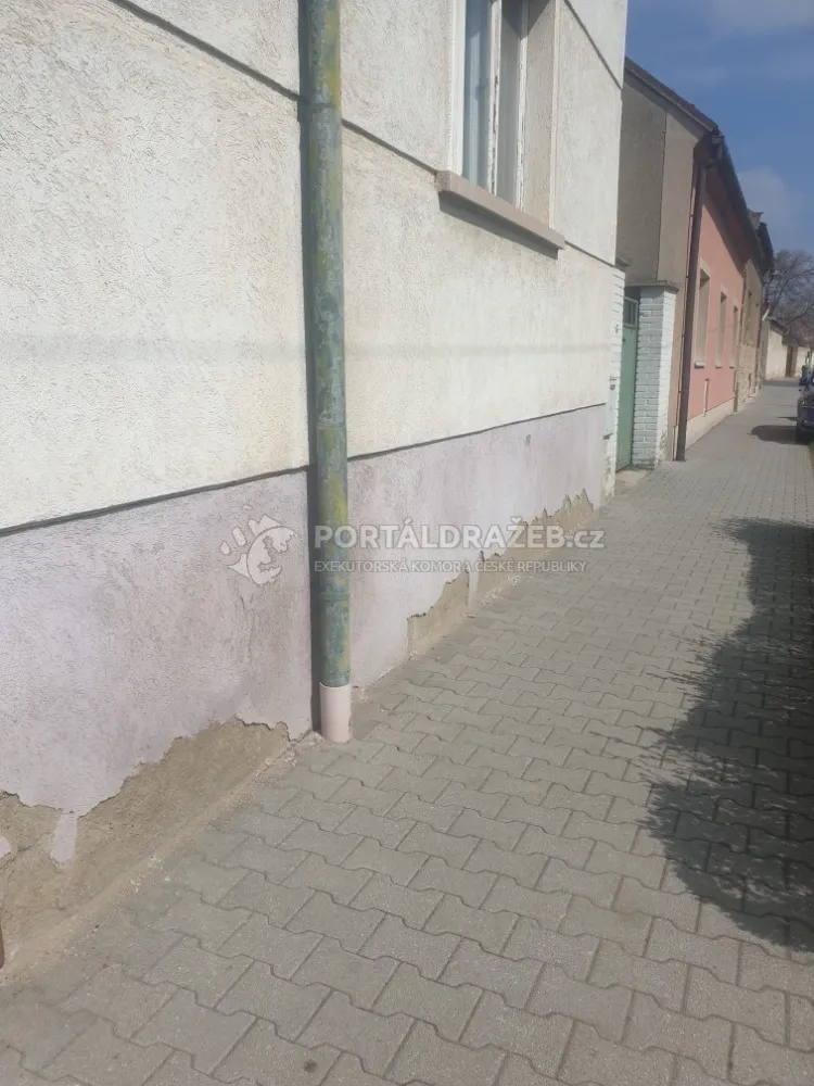 Rodinný dům s pozemky v obci Brandýsek, Kladno