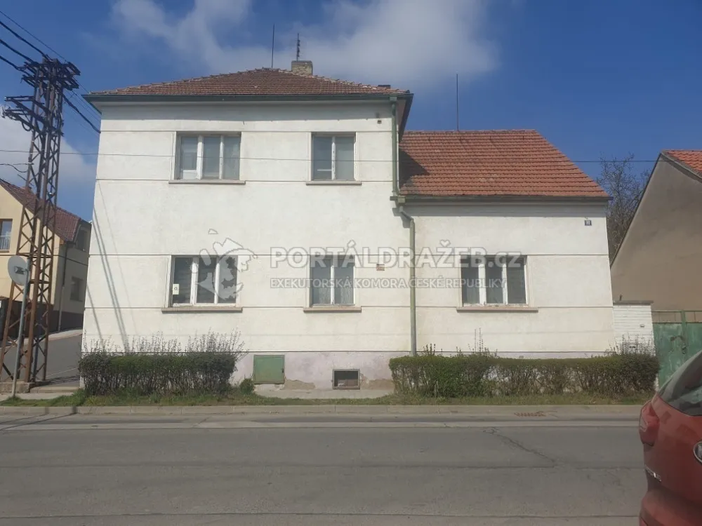 Rodinný dům s pozemky v obci Brandýsek, Kladno