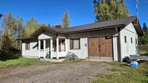 Ulosmitattu kiinteistö rakennuksineen Hausjärven Oitissa