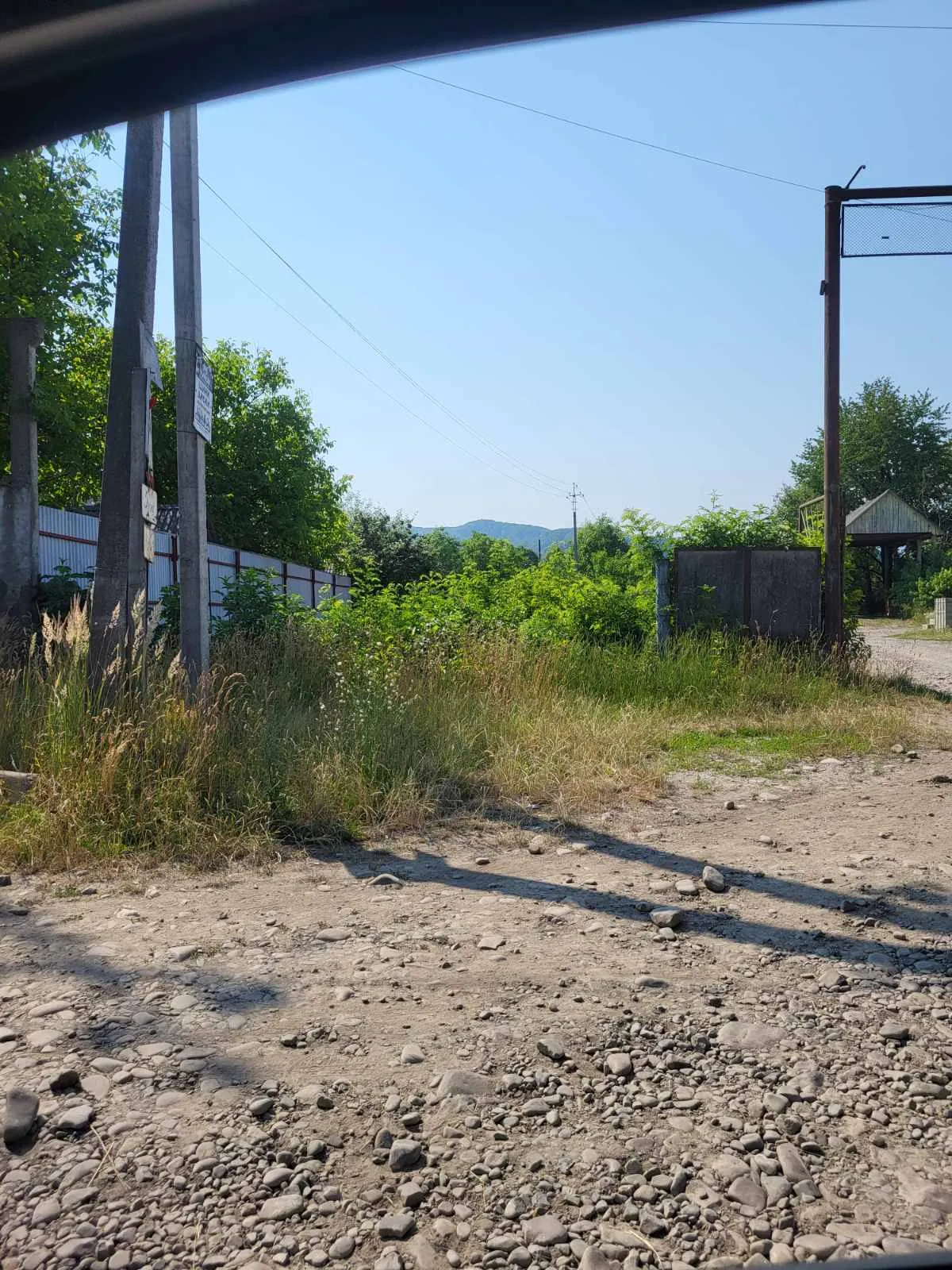 Земельна ділянка несільськогосподарського призначення, яка знаходиться за адресою: Закарпатська область, Тячівський район, с. Теребля, вул. Центральна, б/н. Кадастровий номер: 2124487000:03:003:0281