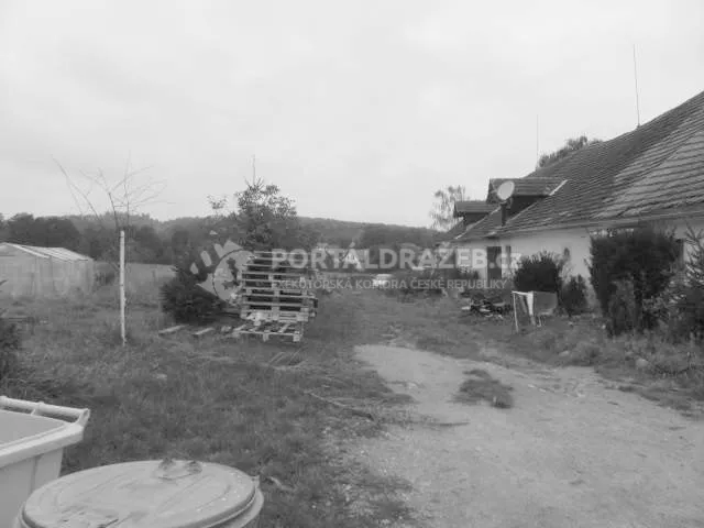 Stavba s garáží, hospodářským zázemím a souborem pozemků v k.ú. Stožice, Strakonice