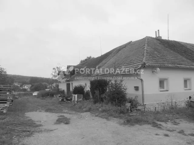 Stavba s garáží, hospodářským zázemím a souborem pozemků v k.ú. Stožice, Strakonice
