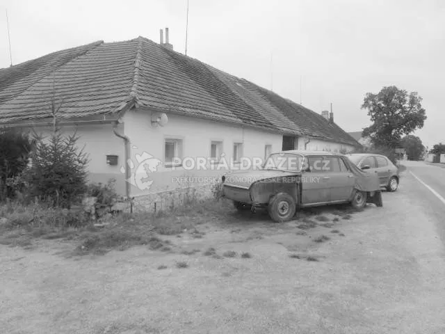 Stavba s garáží, hospodářským zázemím a souborem pozemků v k.ú. Stožice, Strakonice