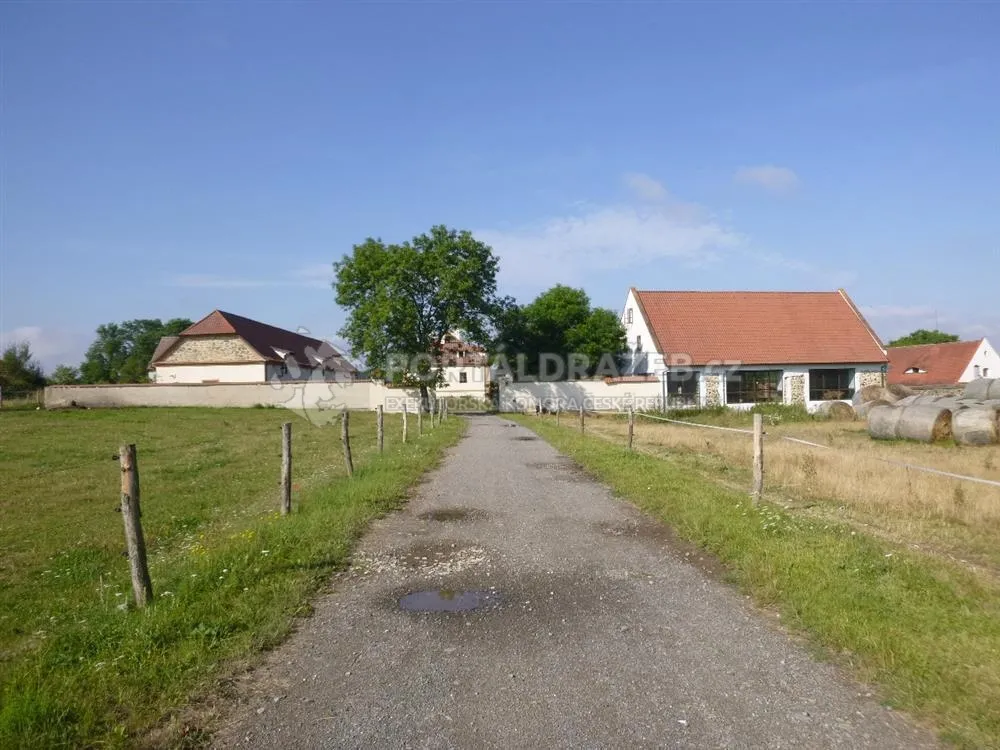 Dražba Ekologické farmy zámek Skřivaň v obci Pavlíkov, okres Rakovník
