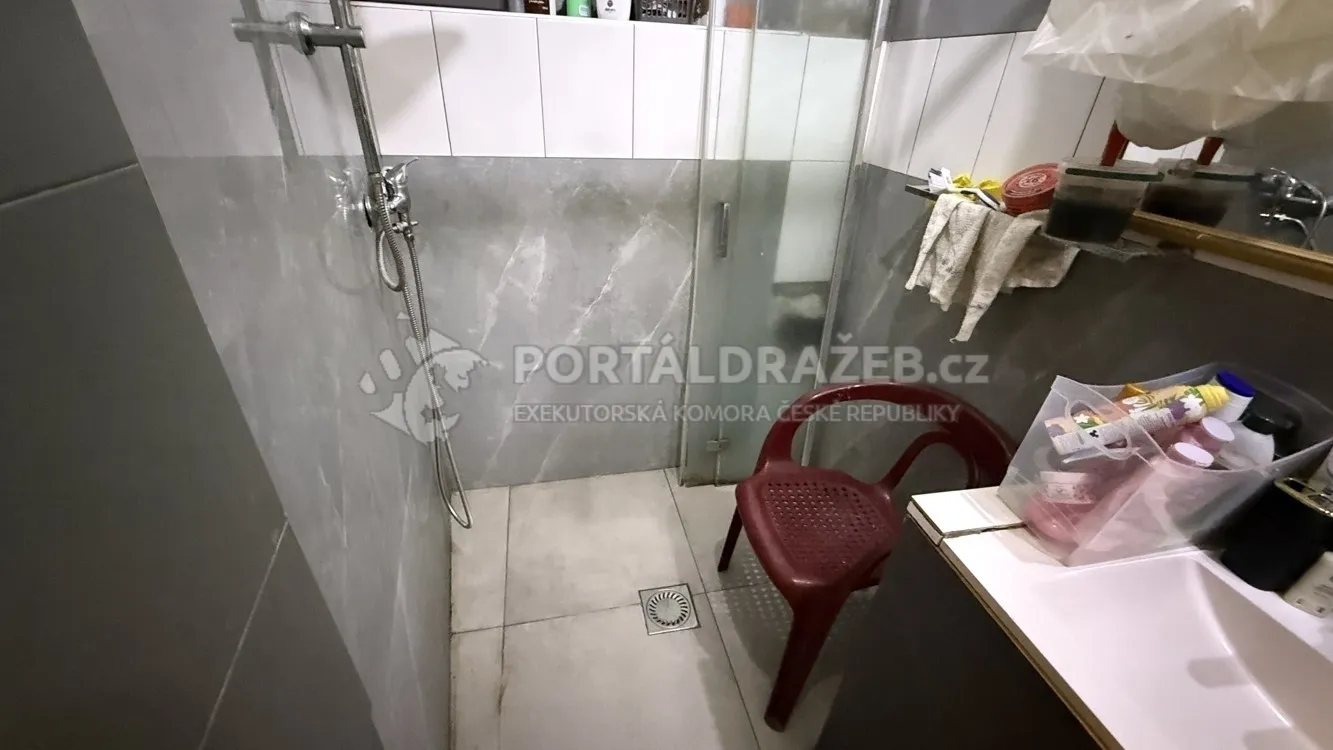 Rodinný dům s pozemky v obci Jimlín, Louny