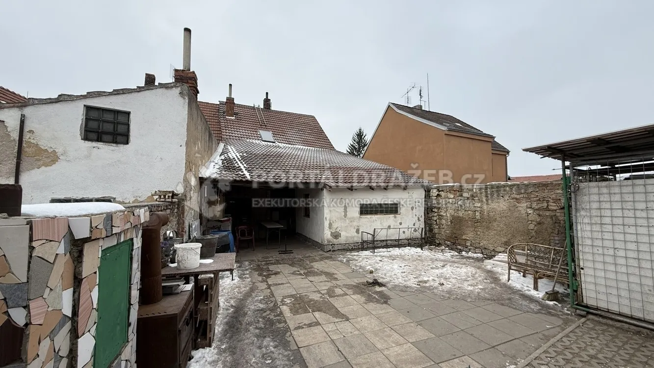 Rodinný dům s pozemky v obci Jimlín, Louny