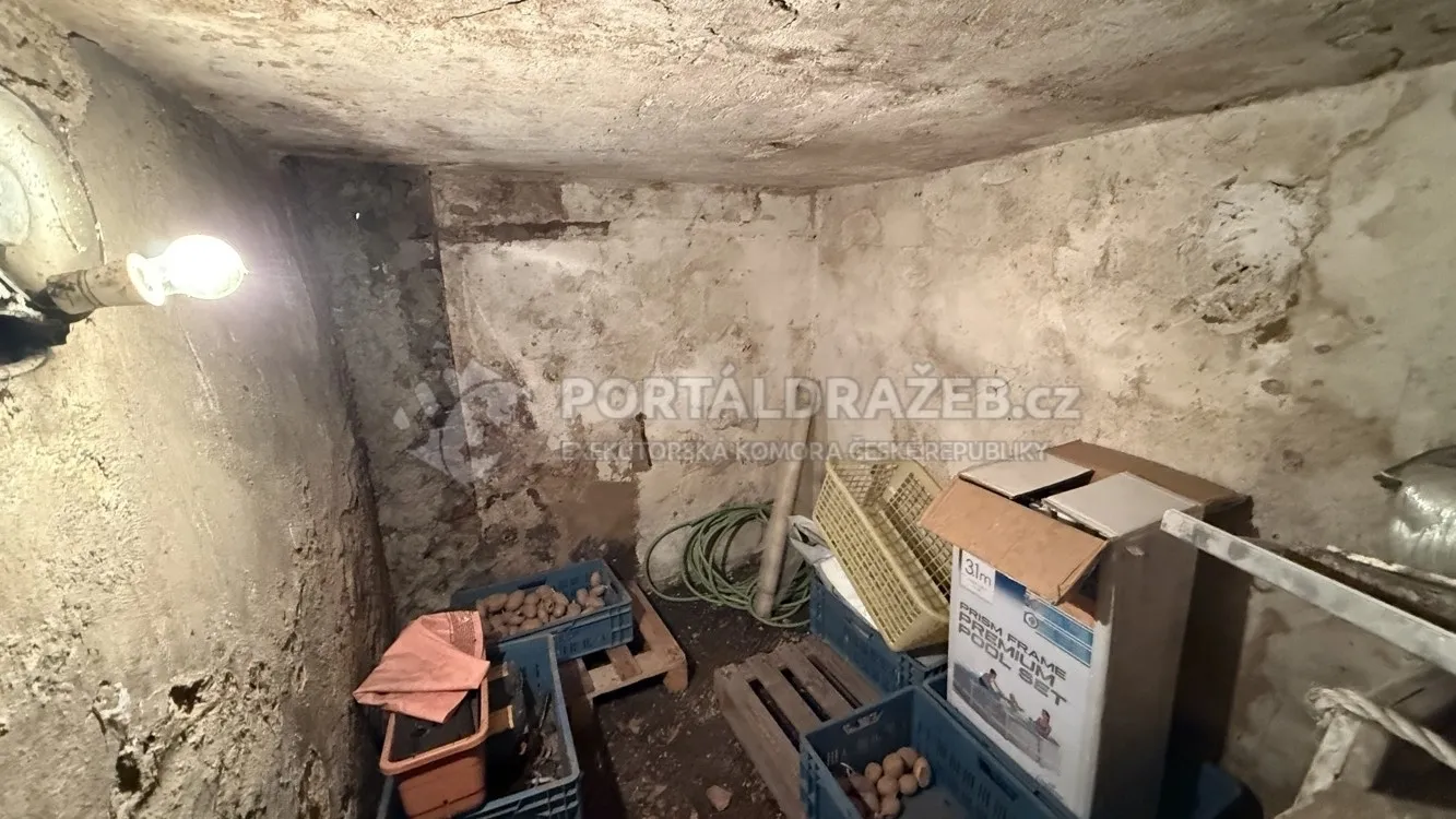 Rodinný dům s pozemky v obci Jimlín, Louny
