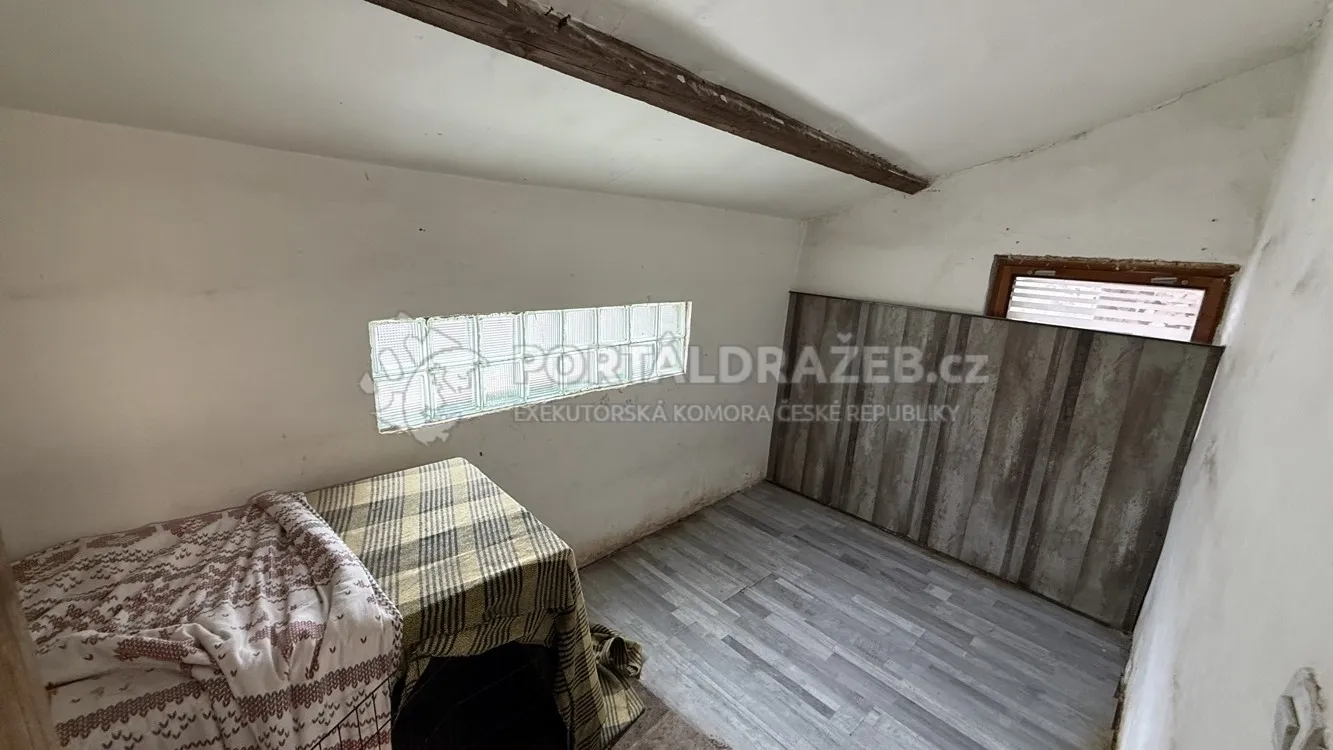 Rodinný dům s pozemky v obci Jimlín, Louny
