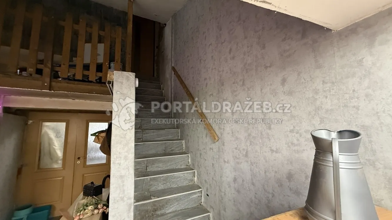 Rodinný dům s pozemky v obci Jimlín, Louny