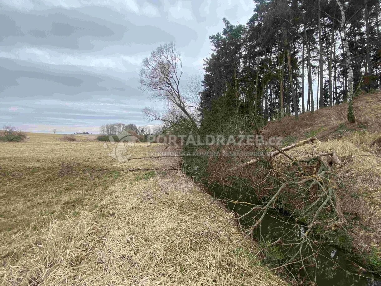 Pozemek o velikosti 670m2, Urbaneč